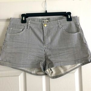 H&M High Rise Short Size 12 Blk/White Stripe
